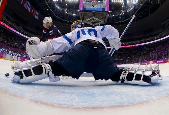 Finsko - USA, o bronz: Tuukka Rask - Patrick Kane (první neúspěšný nájezd)