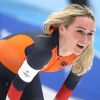 Nizozemka Irene Schoutenová v cíli závodu rychlobruslařek na 5000 m na ZOH v Pekingu 2022