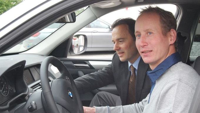 Lukáš Bauer si před začátkem sezony převzal nové BMW X3