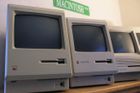 První počítač Macintosh 128K.