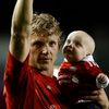 Dirk Kuijt se synem po ligovém utkání Liverpool - Chelsea