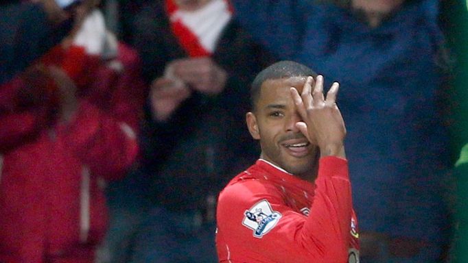 Jason Puncheon slaví gól v utkání s Manchesterem City