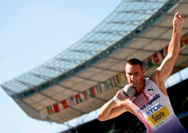 Roman Šebrle při kouli 2