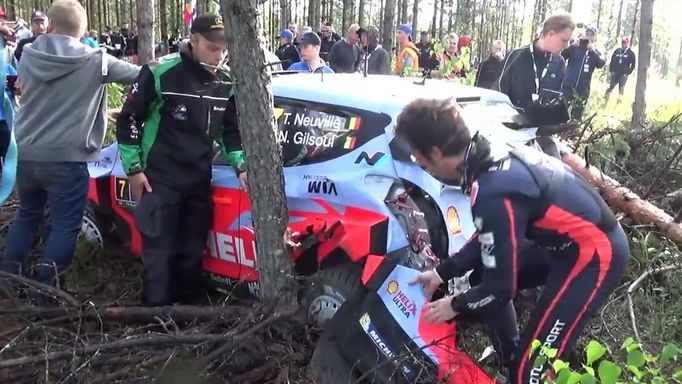 Finská rallye 2015: Thierry Neuville, nehoda