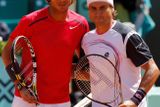 Utkání prvního mužského semifinále letošního French Open mezi Rafaelem Nadalem a Davidem Ferrerem začalo ještě za příjemného slunečného počasí.