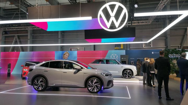 Nový VW Multivan i nejlevnější elektromobil od Dacie se poprvé ukazují v Česku; Zdroj foto: Eva Srpová