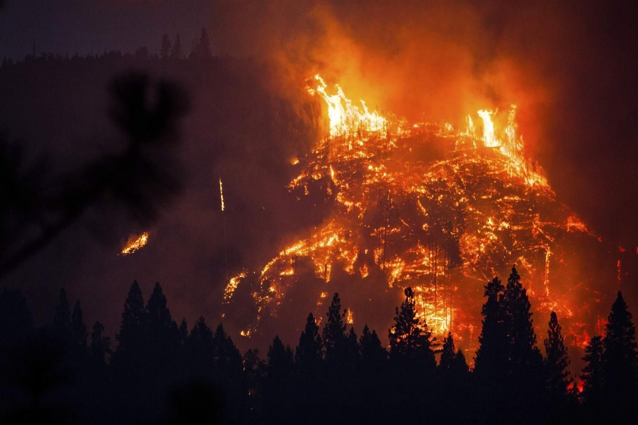 Požár požírá Yosemitský národní park
