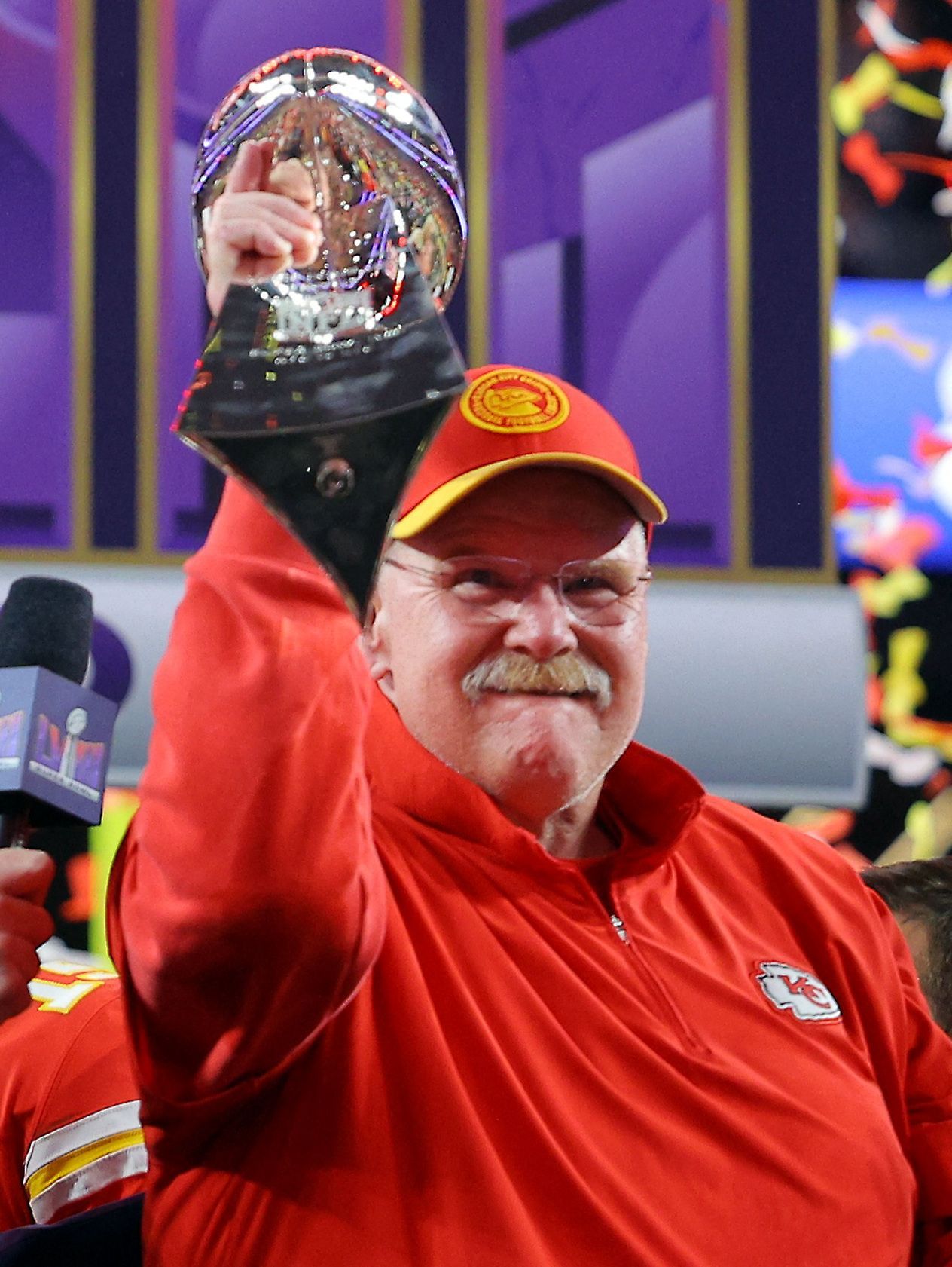 Super Bowl LVIII: trenér Andy Reid (Kansas City) s Vince Lombardi Trophy