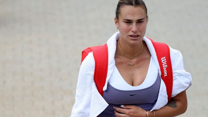 Aryna Sabalenková po tréninku, po kterém se odhlásila z Wimbledonu.