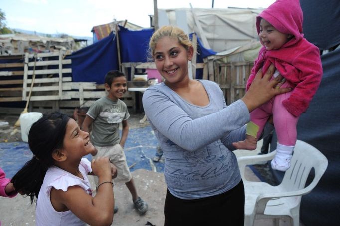 27 Titulek: Albanian gypsies face poverty in Greece Popis: October 22, 2011, Athens, Greece: October 22, 2011 - Athens, Greece: 15-year old mother plays with other children in the township. 800 Albanian gypsies live under extreme unhealthy conditions since 2000 in a township on an occupied, private property, only three km below Acropolis. Greek authorities are not able to transfer the gypsies to another legal land in order to gain access to clean water, sanitary and electricity- due to financial crisis. (Maro Kouri / polaris). In October 2013, an unidentified girl, called "Maria," was found in a Greek gypsy camp and could be related to missing child cases. Over 8,000 calls about the girl from all over the world including the U.S. and Canada have been received inquiring about the child. The blond girl, approximately age 4, was found in a Roma gypsy settlement in central Greece. DNA tests proved that she was not related to the 39-year-old man and 40-year-old woman who claimed to be her parents.