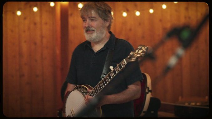 Béla Fleck s kapelou hraje skladbu Wheels Up z projektu My Bluegrass Heart.