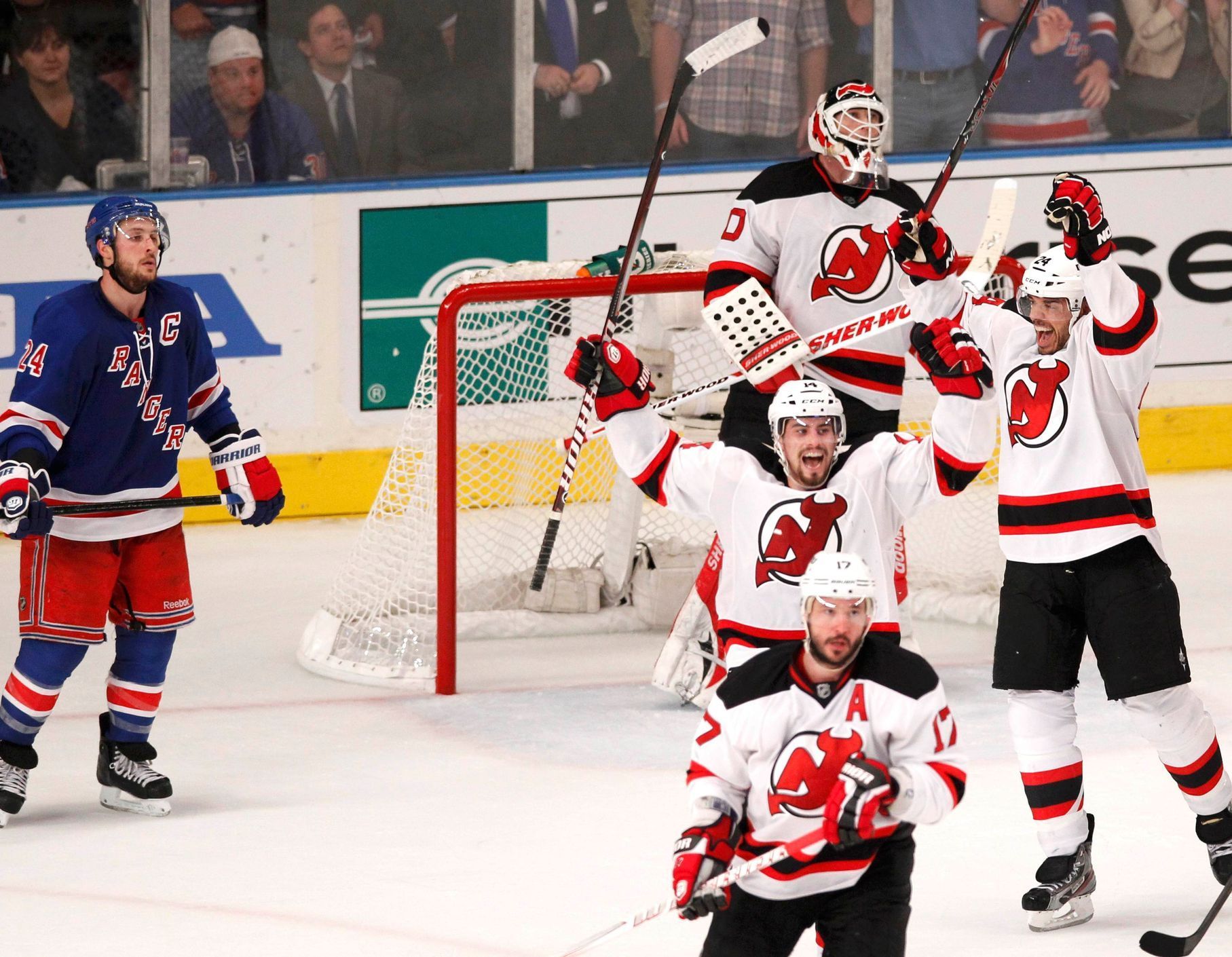 Hráči New Jersey se radují z první výhry ve finále konference nad Rangers