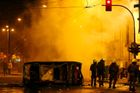 V Řecku vypukla pouliční válka, davy bojují s policií