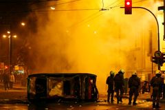 V Řecku vypukla pouliční válka, davy bojují s policií