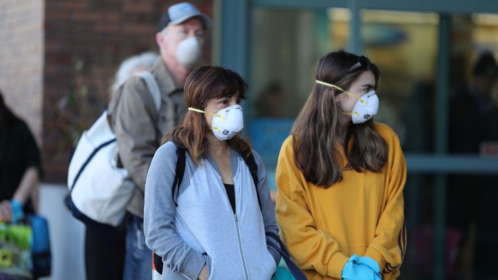 V USA zaniklo v březnu přes 700 tisíc míst. Experti počítali s násobně nižším číslem