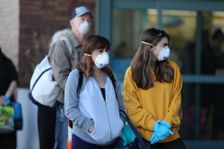 V Česku je téměř šest tisíc nakažených koronavirem, v USA více než 20.000 mrtvých