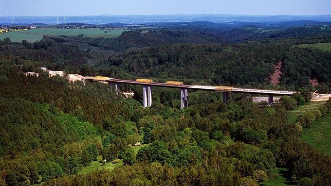 93. kilometr dálnice D8 - hraniční most s Německem.