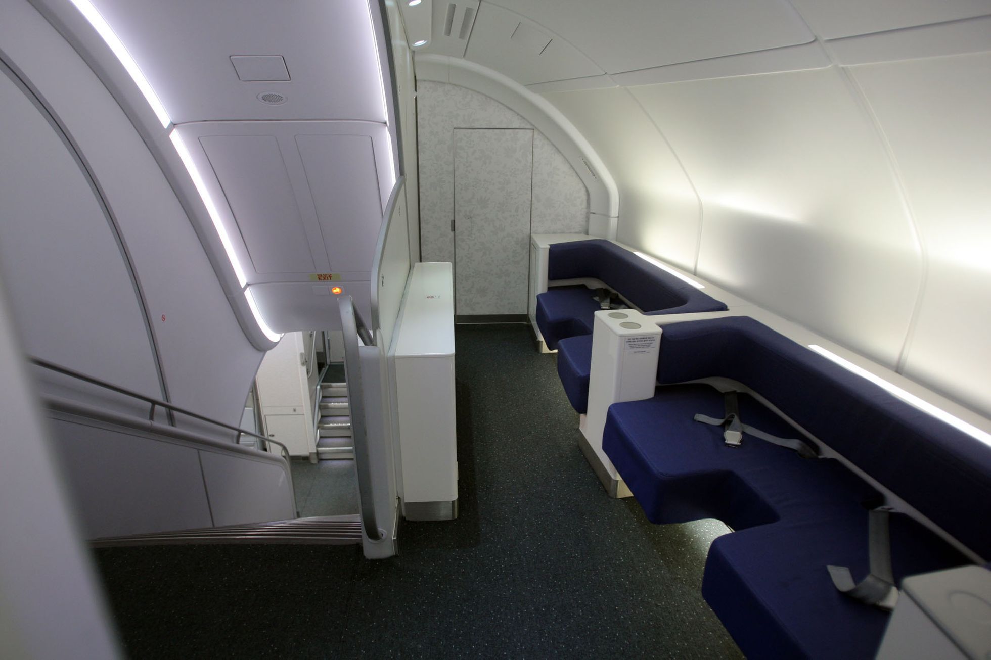 Airbas 380 přistál v Praze
