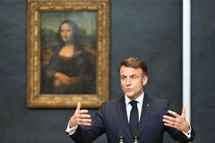 Macron oznámil úpravy Louvru. Monu Lisu přestěhuje do jiné místnosti