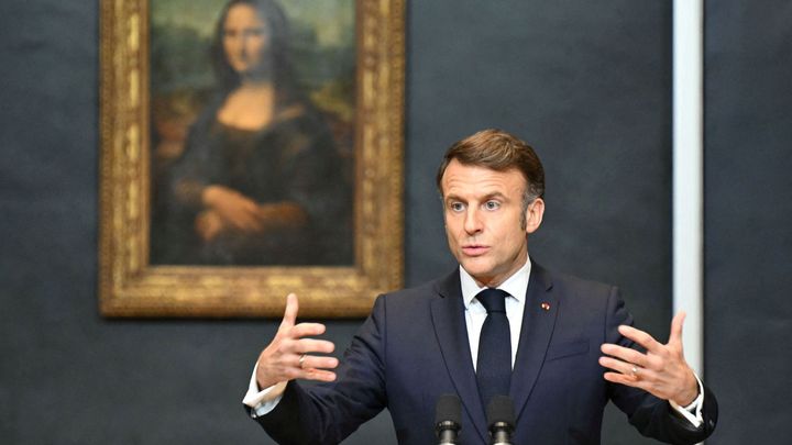 Macron a anunțat modificări la Luvru. Mona Lisa va fi mutată în altă cameră   