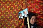 Afghánistán volí, dává náhubek médiím a kupuje hlasy