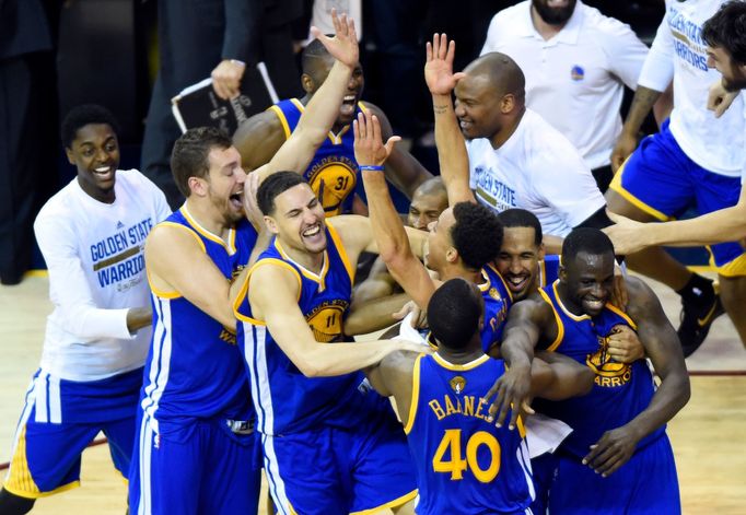 Radost hráčů Golden State po vyhraném finále NBA