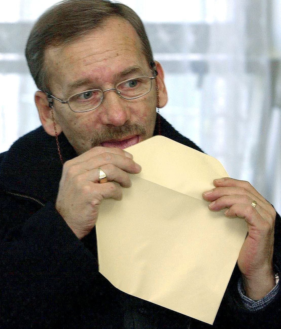 Jednorázové použití / Jaroslav Kubera / ČTK