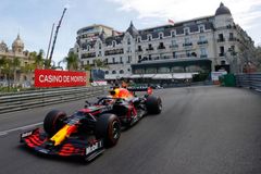 Monako nenudilo. Verstappen ovládl závod, který ovlivnily technické trable rivalů