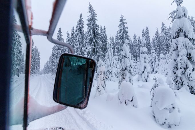 Zasněžená Šumava pohledem z rolby