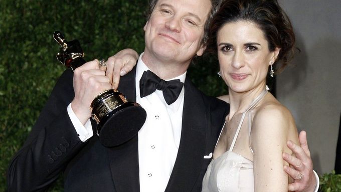 A na závěr: (koktavý) král letošních Oscarů Colin Firth s manželkou Livii Giuggioli na pooscarovém večírku