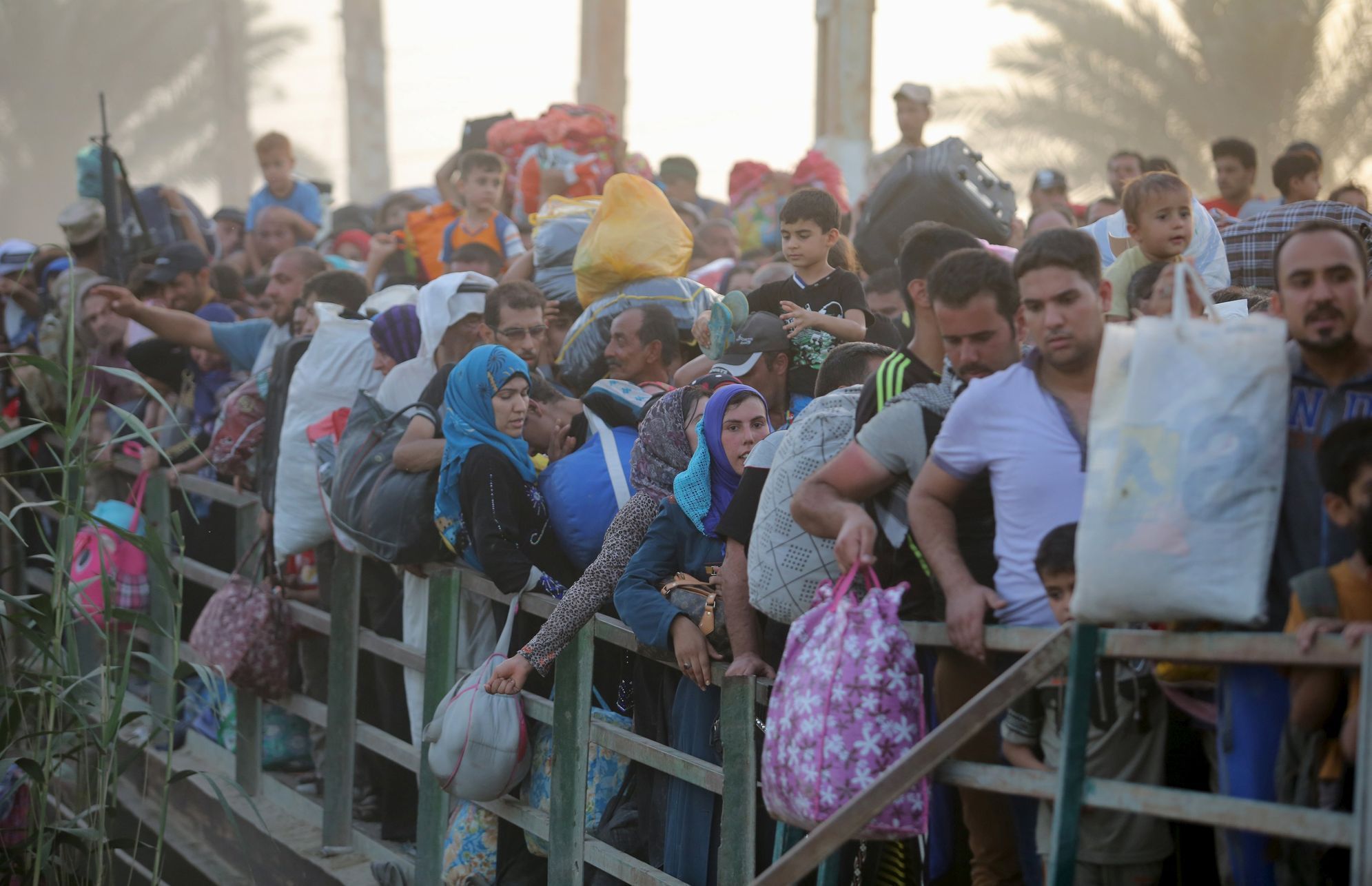 Obyvatelé prchající před IS z iráckého Ramadi