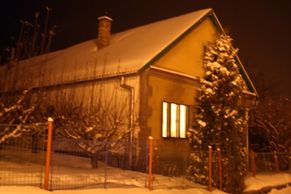 Z pokoje cela? Adept na domácí vězení se připravuje
