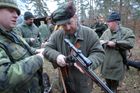 Vojáky straší klesající kondice Čechů. Do obrany státu chtějí zapojit myslivce, skauty či kynology