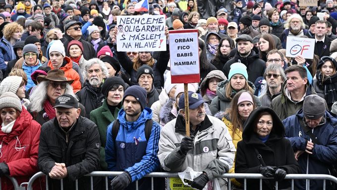 Demonstrace spolku Milion chvilek pro demokracii na Staroměstském náměstí v Praze.