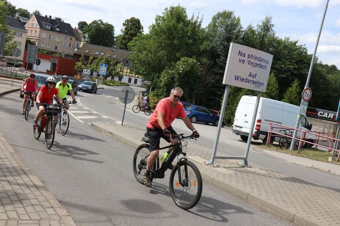 Dnešní Vejprty lákají především turisty i cyklisty. Tito přijeli z Vysočiny a ubytovali se nedaleko města.