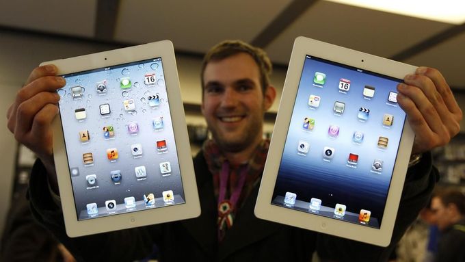 Další šťastný majitel nového tabletu. Poznáte rozdíl mezi iPadem 2 a novým iPadem?