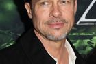 Bradu Pittovi stárnutí přináší body. Možná za to může alkoholová abstinence a konec domácího psychothrilleru s exmanželkou Angelinou Jolie.