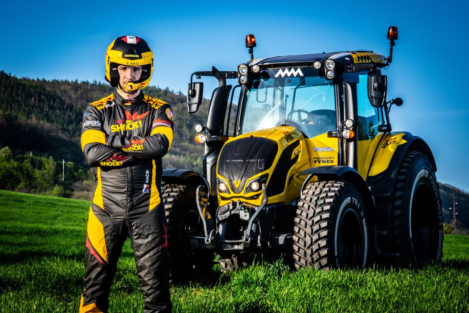 Martin Macík na traktoru při Rallye Šumava Klatovy 2019
