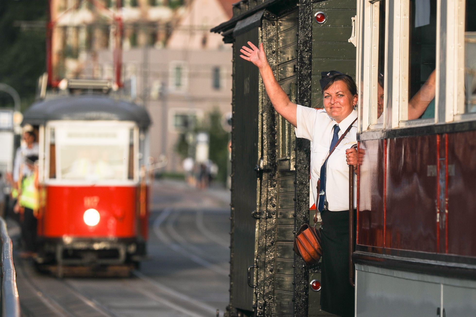Průvod tramvají, tramvaj, trať Jablonec nad Nisou - Liberec, loučení, rozchod kolejí 1000 milimetrů, šotouš