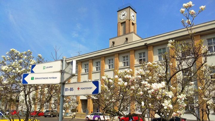 Zaměstnanci nemocnice shání peníze na opravy ve sbírce. Nevhodné, tvrdí ministerstvo
