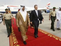 Korunní princ Spojených arabských emirátů Muhammad Zajd Nahaján v prosinci přivítal v Abú Zabí britského premiéra Tonyho Blaira.