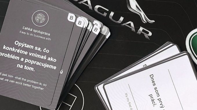 Gamifikace v praxi. Na snímku jsou herní karty deskové hry vytvořené pro Jaguar Land Rover Slovakia ve spolupráci s herním studiem Luducrafts.