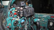 Kokpit MiG-21 v leteckém muzeu v Bukurešti.
