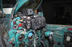 Kokpit MiG-21 v leteckém muzeu v Bukurešti.