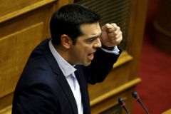Finanční chaos se blíží. Řecký parlament schválil referendum
