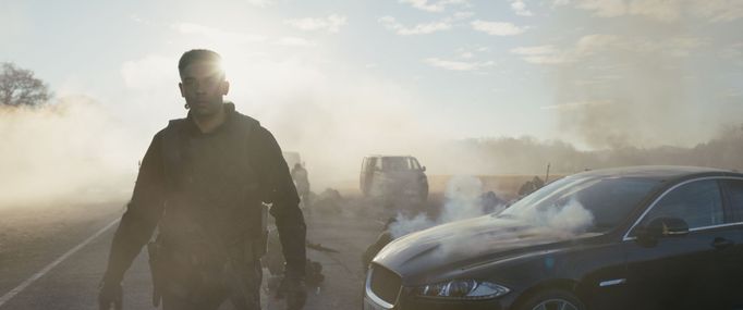 Kingsley Ben-Adir jako Gravik.