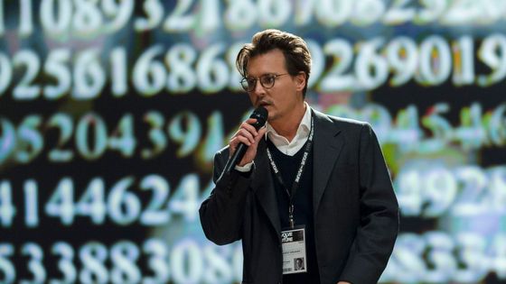 Johnny Depp ve filmu Transcendence.