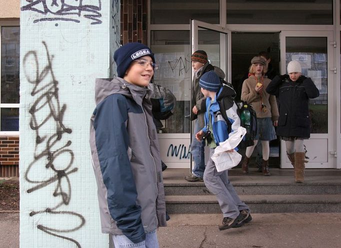 Učitelé ZŠ Angel v Modřanech se také připojili ke stávce, dveře budou v úterý zavřené.