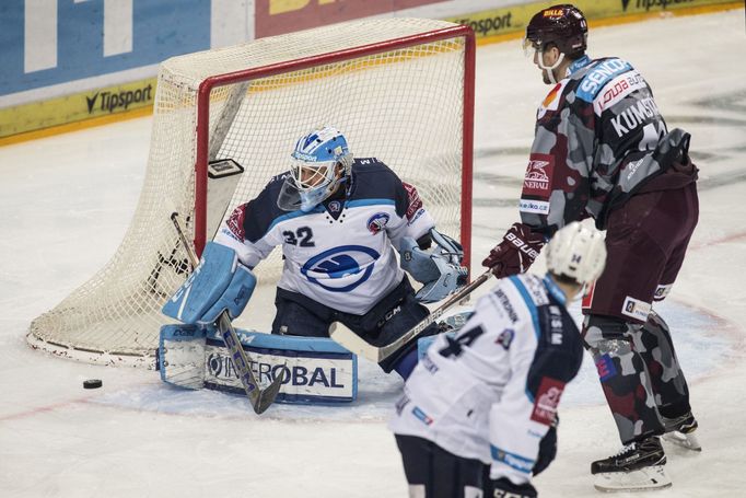 TELH, Sparta-Plzeň: Petr Kumstát - Miroslav Svoboda