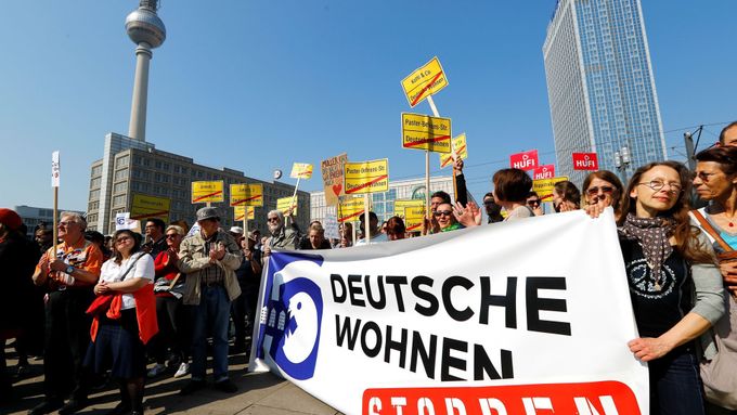 Demonstrace v Berlíně za nižší nájemné.